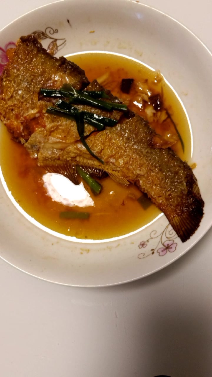 好吃的炸鸡翅中来喽酥酥的带点甜