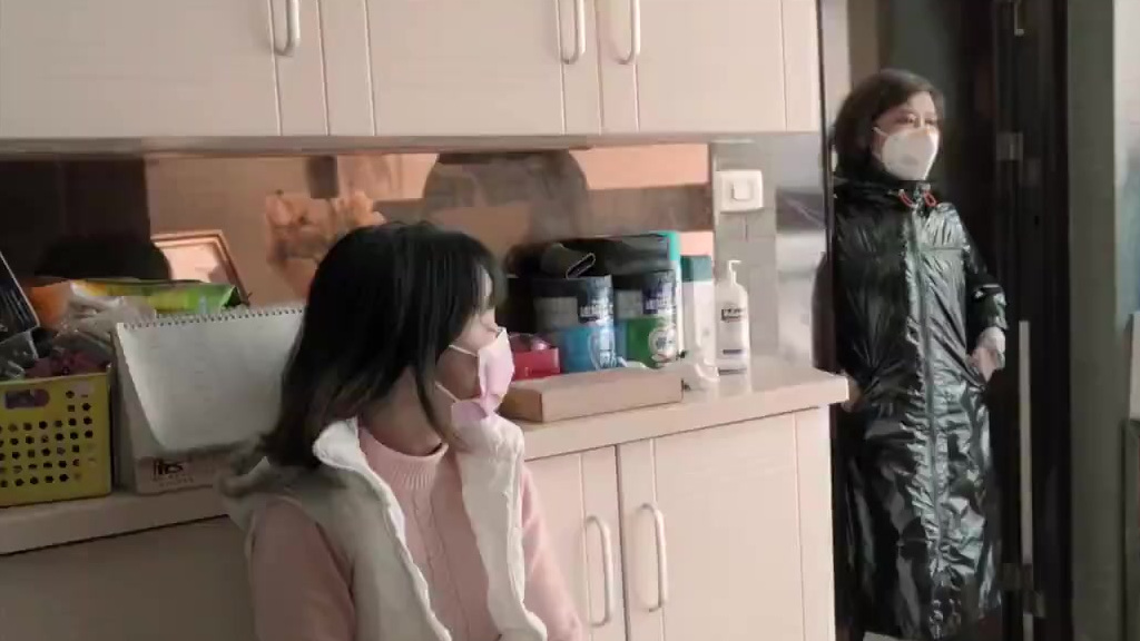 【“请你能到我梦里来”!母亲因新冠离世 女儿一封信看哭所有人】2020年2月19日,为照顾