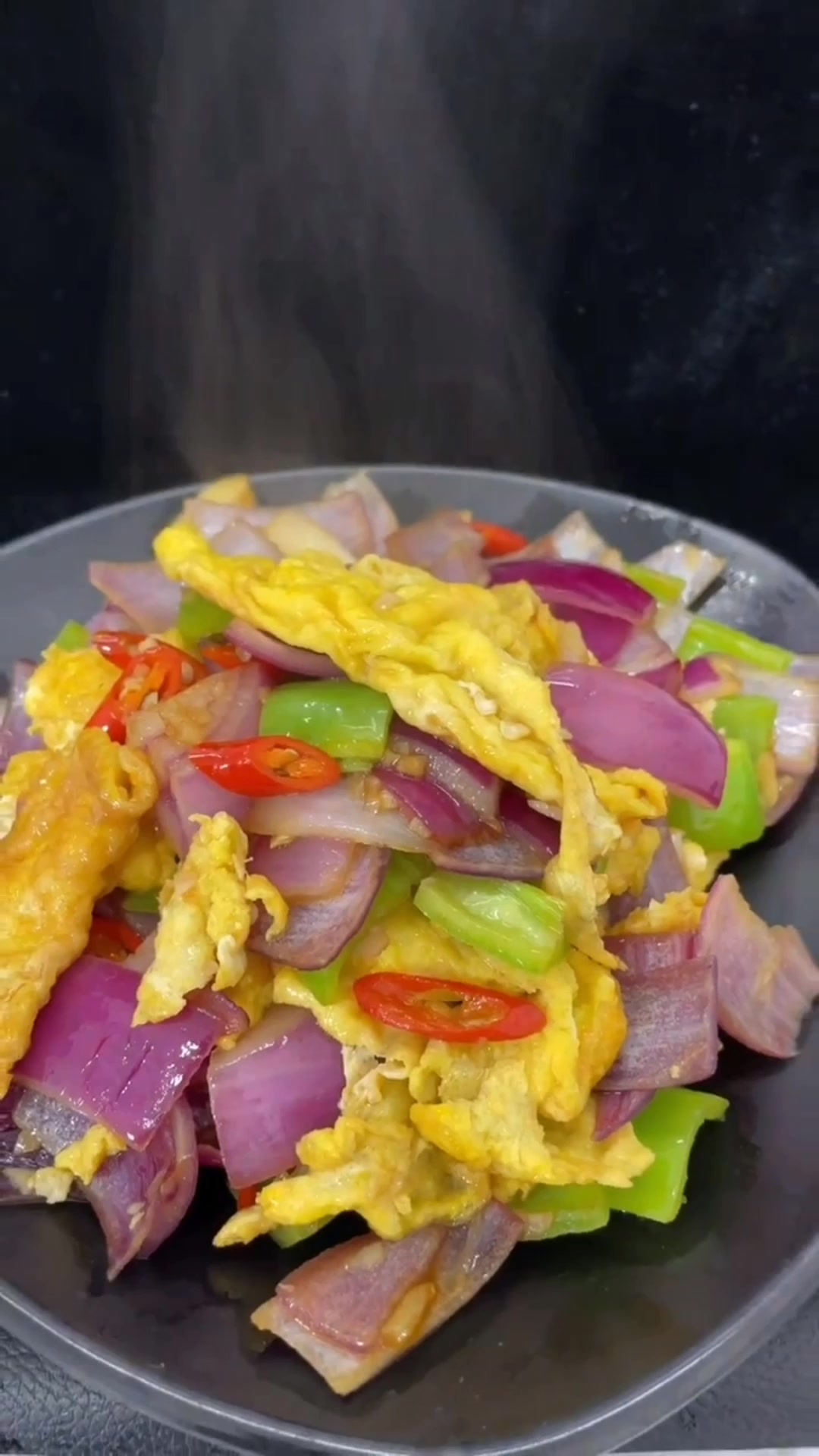 你们经常把洋葱和肉片一起炒,那你们试过洋葱和鸡蛋一起炒吗