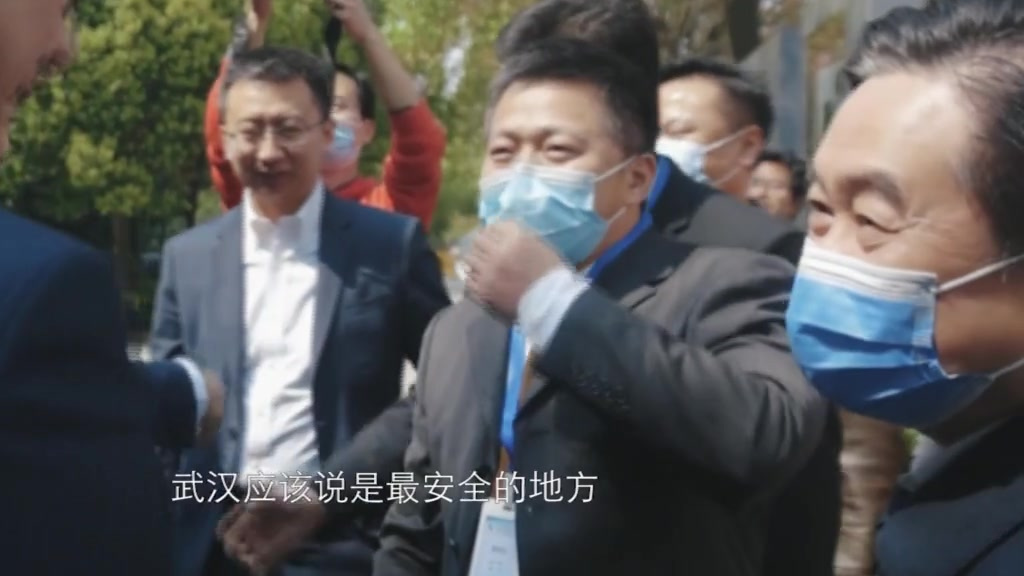【再回武汉 上海援鄂医疗队领队“止不住流泪”】烟火气在熟悉的街道又开始燃起,珞珈山的樱花再