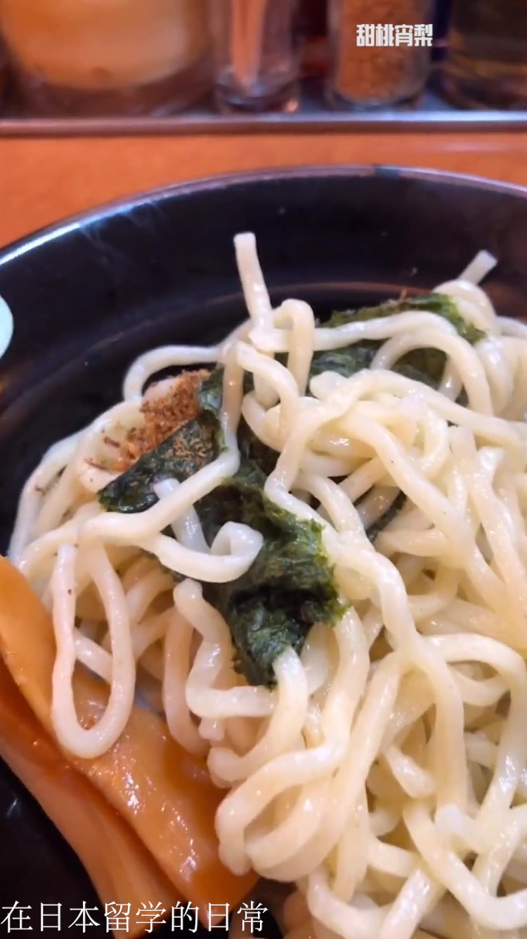 在日本留学的日常,一个简易的日式汉堡,这个牛油果真是绝配