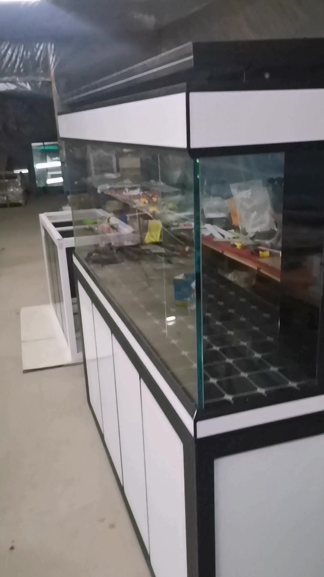 沈阳老铁私人定制的经济实用的铝合金底柜超白鱼缸。