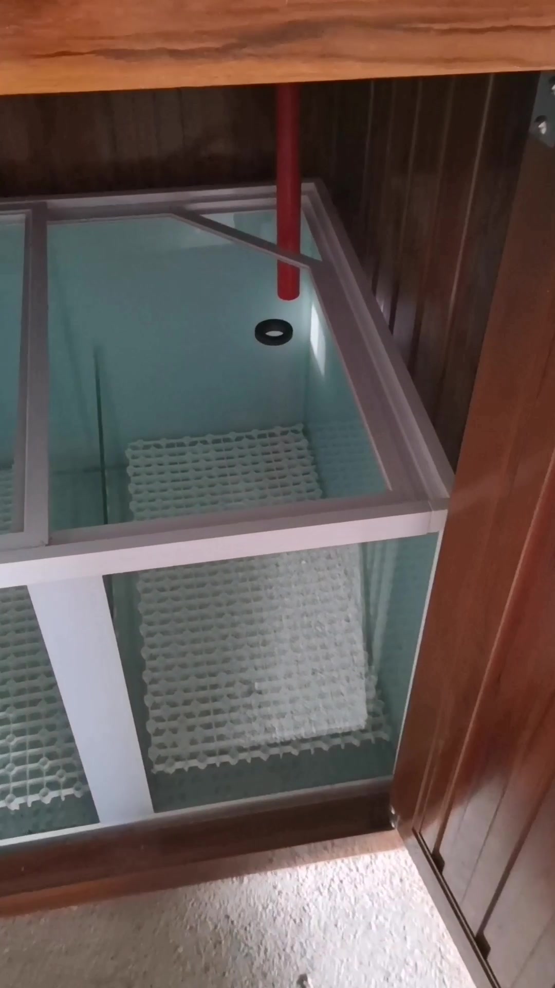 分享一款全铝合金底柜至纯超白底过鱼缸鱼缸