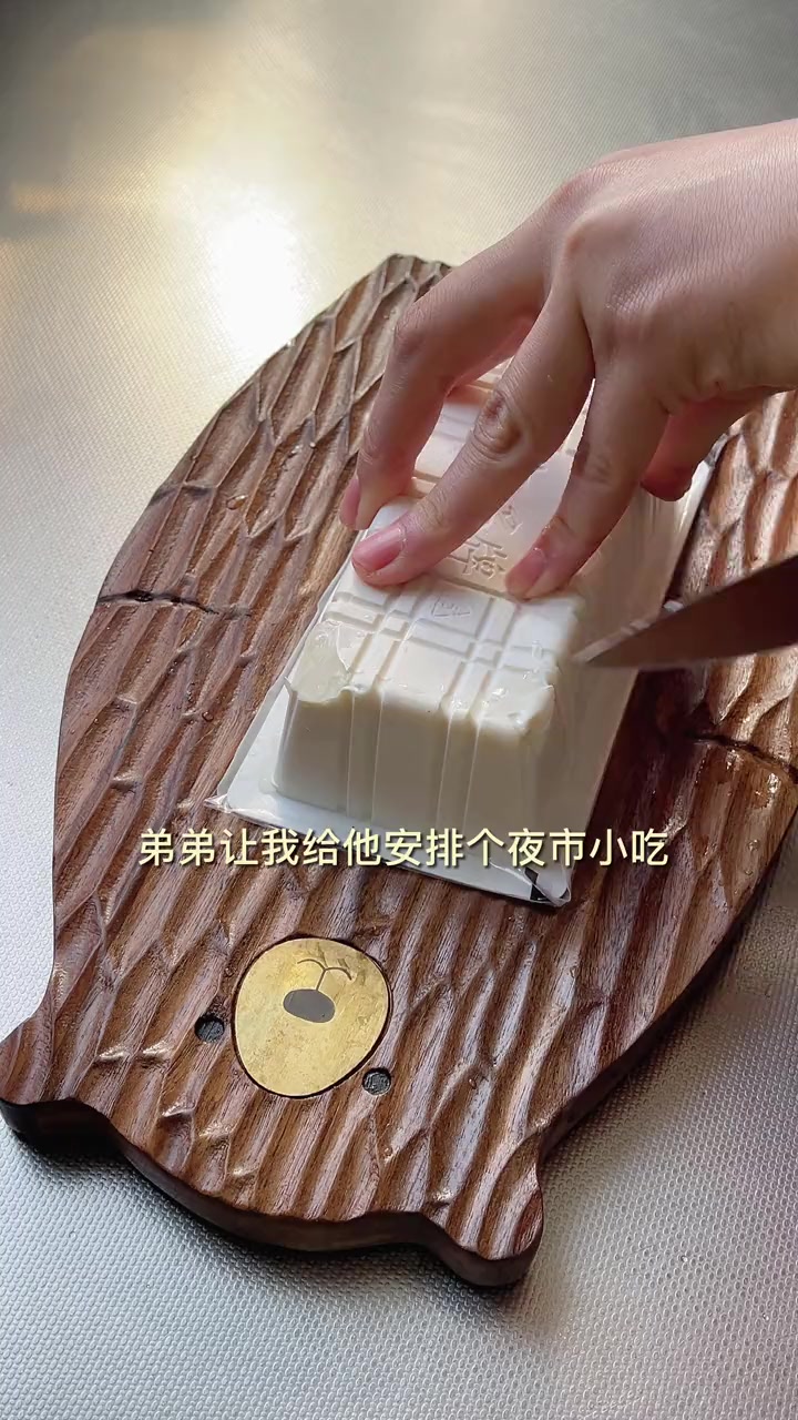 弟弟的晚餐系列,自己在家做小吃摊。锡纸烤、铁板烤全部都有啦