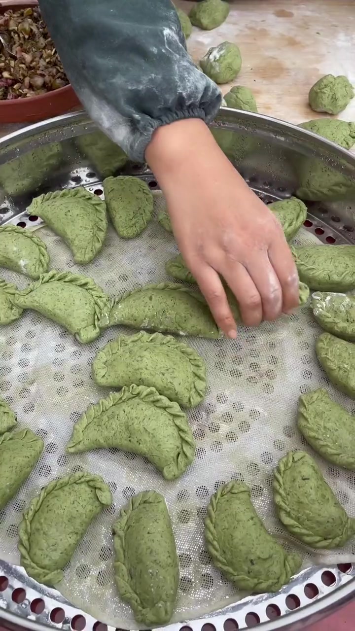 艾草做的包子,南方人的最爱,北方人表示不理解这种吃法