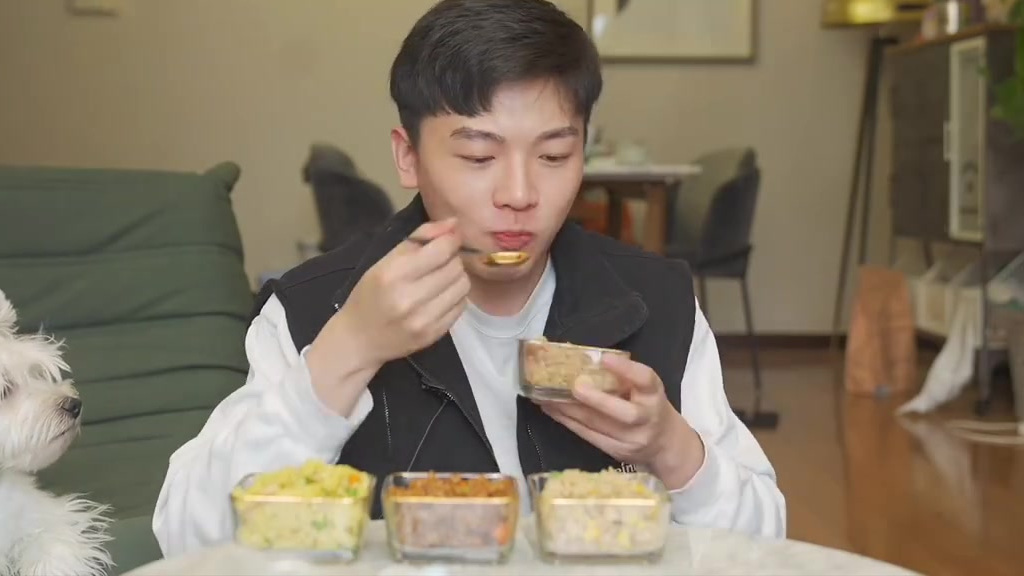 快来快来,不知道工作便当做什么?一个电饭煲搞定一周午餐,这次一次性做了四种焖饭,不说了,吃