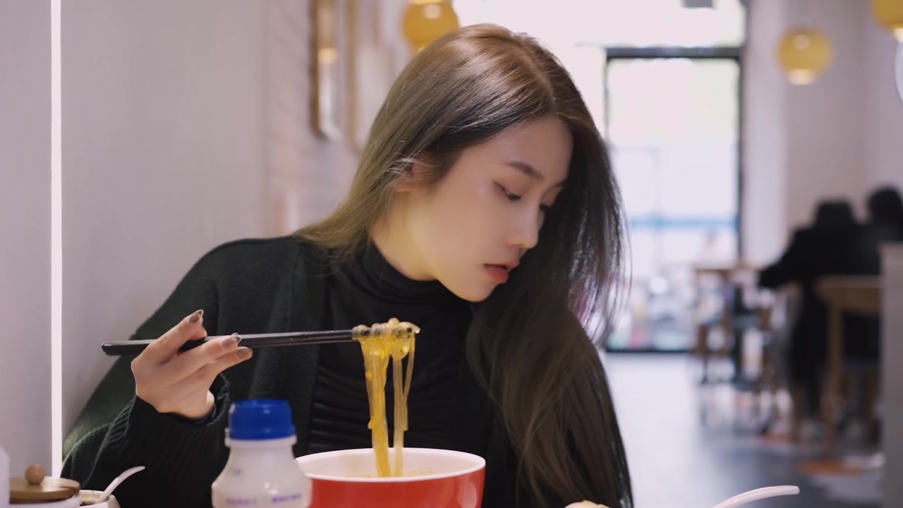 朱晓克酸辣粉——年轻就要敢于挑战,换一种活法更美好!#逃离打工人# @彭世修脚 @涮便利 