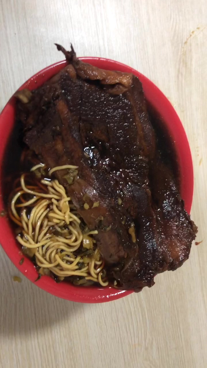 南京网红刘记大肉面,肉确实是很大,大肉面的价格是36元