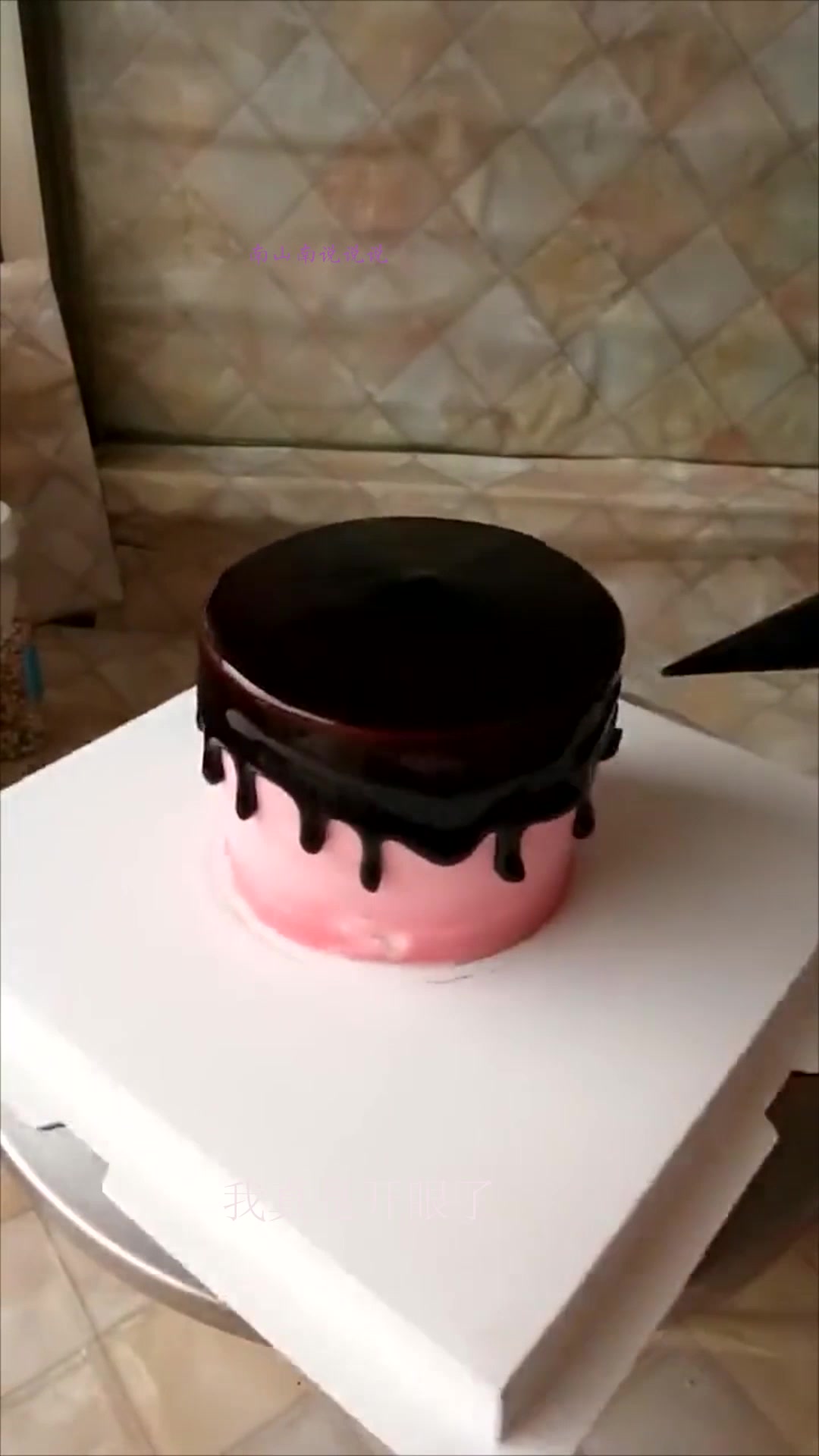 彩虹蛋糕总是容易脱颖而出,看到最后的成品,谁还舍得吃?