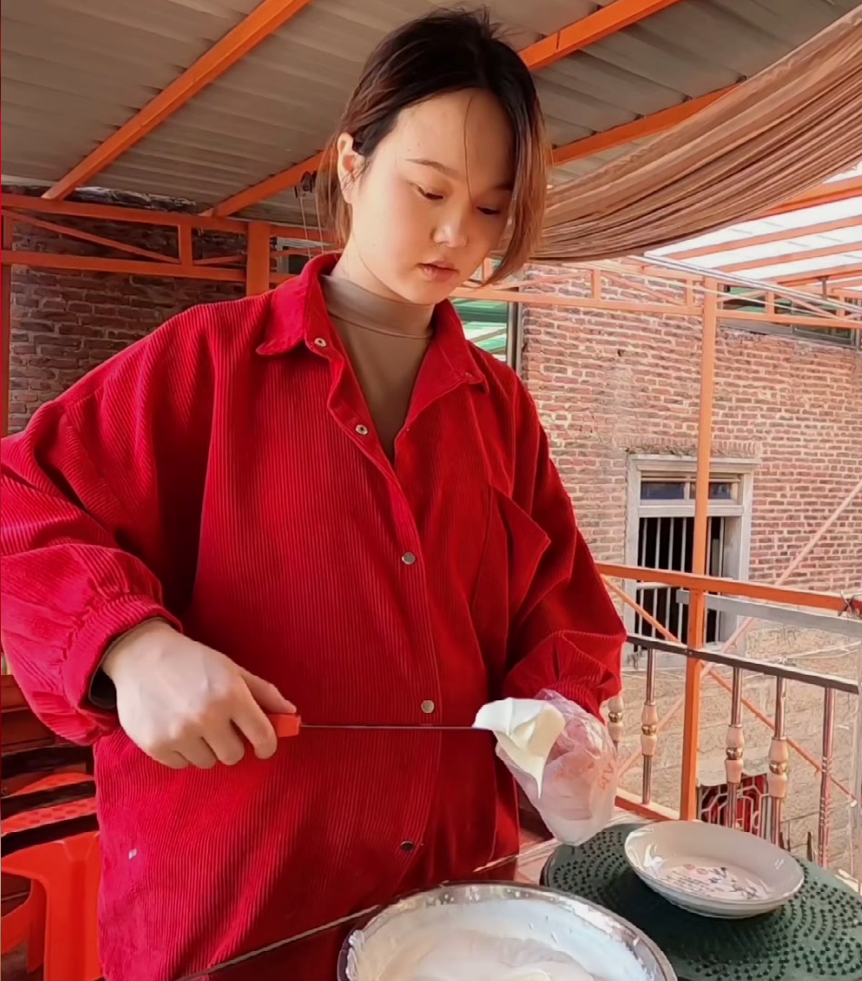 媳妇过生日,让老婆给她做个蛋糕,看媳妇会许什么愿望
