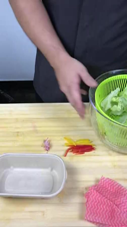 三文鱼果醋沙拉摆盘