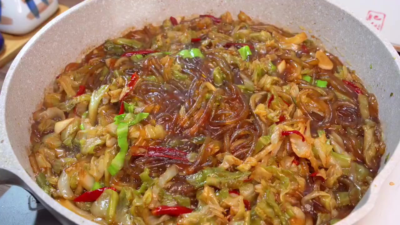 经典家常菜:包菜粉条,非常下饭的一道家常菜,送给热爱生活的你 (天天美食推荐)