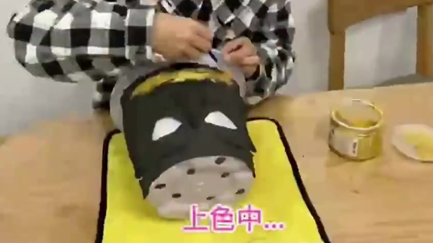 【绝了!8岁小学生橡皮泥复原三星堆黄金面具 [期待]】钱雨涵是杭州市富春八小二年级学生,她
