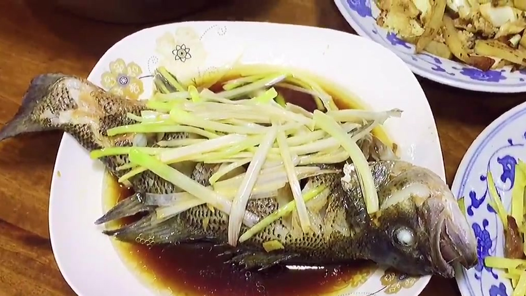 猪肚鸡营养可口,清蒸鲈鱼新鲜味美,吃嗨啦 猪肚鸡营养可口,清蒸鲈鱼新鲜味美,吃嗨啦