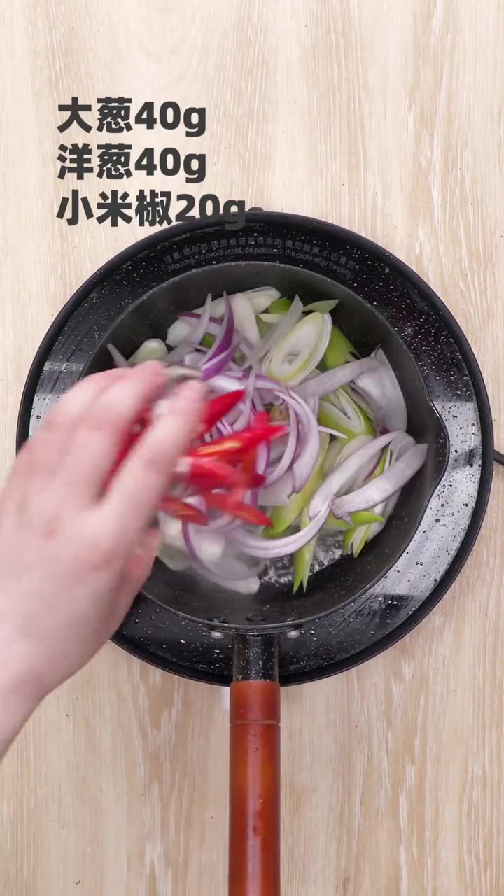 有谁能抵抗这道葱爆牛肉面,做法超简单,美味一锅端～