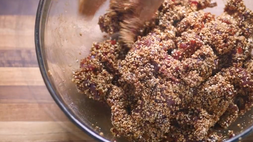 #中午吃什么# 【粉蒸牛肉】是一道非常解馋的肉菜。仔细看看粉蒸牛肉的做法,分了很多步骤,而