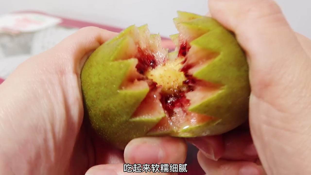 红奇异果冻芝士蛋糕夏天快到了,你能想到的最高颜值的甜品是什么?黄色的西瓜,绿色的草莓,最奇