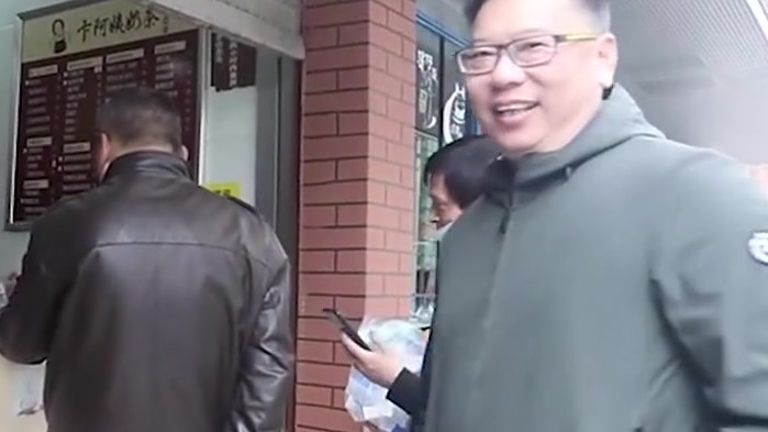 【上海网红单身阿姨奶茶店将动迁:希望能再开个小门面,没人爱我就自己爱自己】据021视频,阿