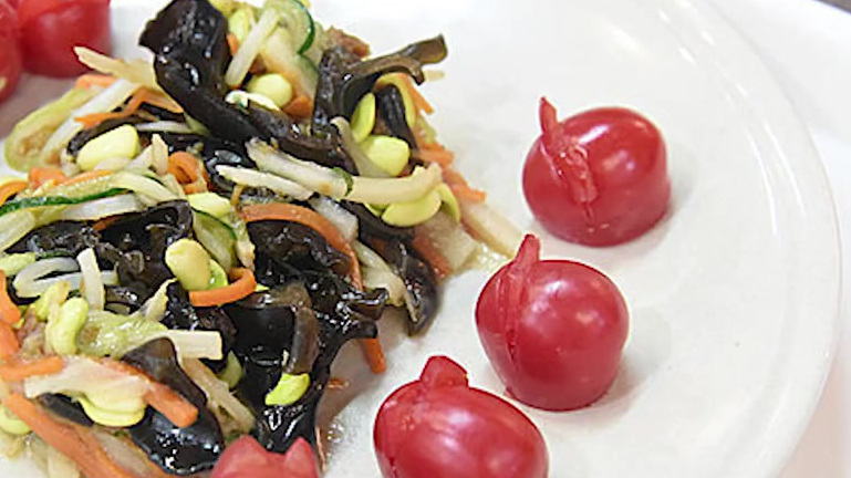【干饭人做饭时间!上海一高校大学生比赛做饭,第一名的菜将复刻给毕业生吃】4月21日,上海中