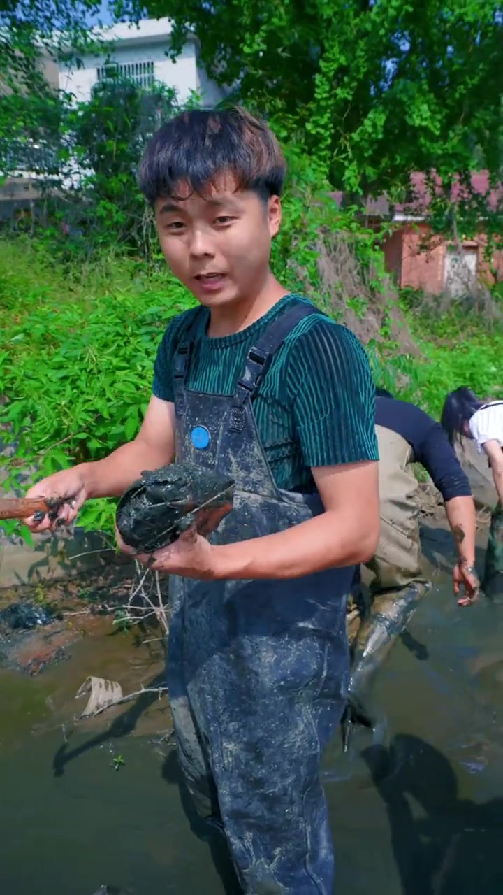 花1300块包下一个祖传的,废弃甲鱼塘,没想到里面竟然有?