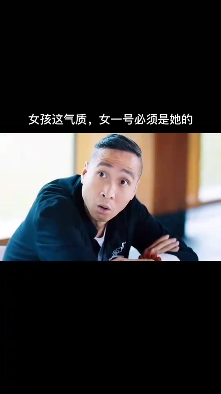 女孩这气质,女一号必须是她的,吃个棒棒糖都这么戏精!