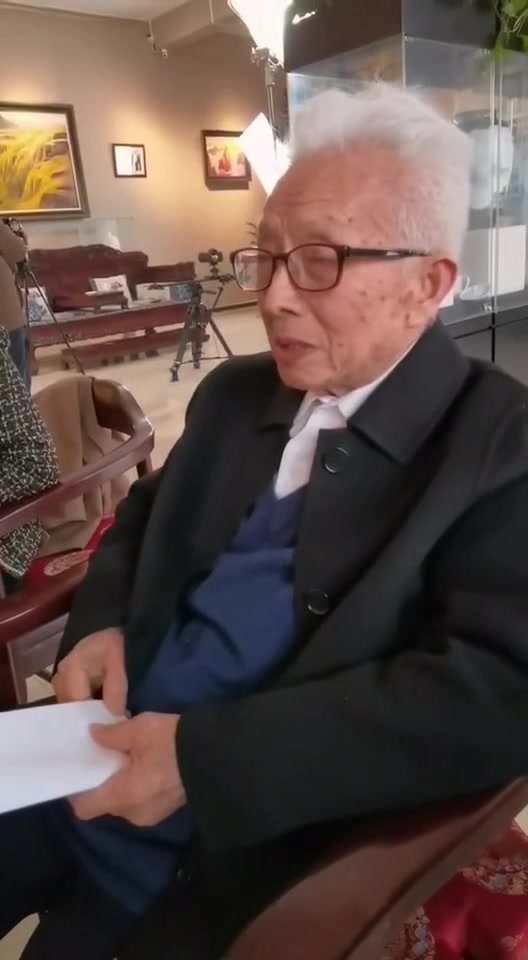 臻藏天下艺术网带您了解著名书画家朱曜奎老师讲解画黄山作品