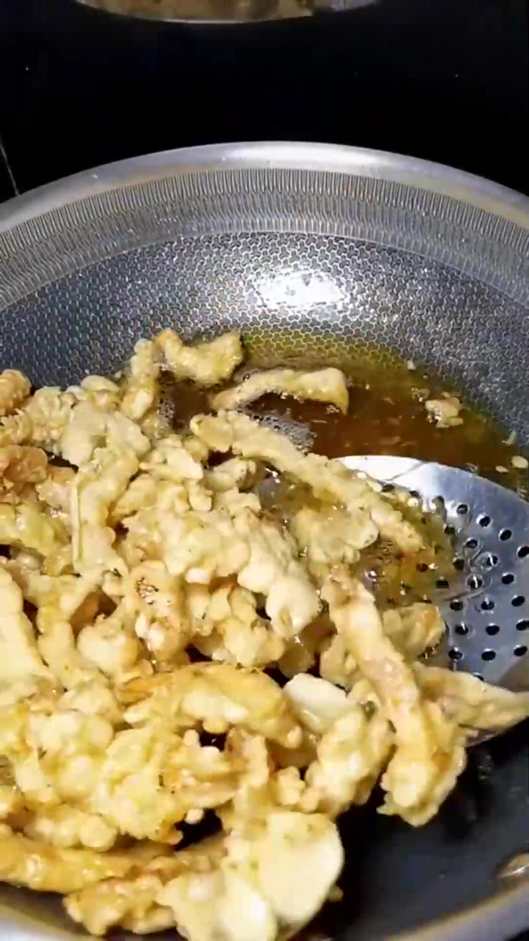 见识一下大厨小酥肉的制作方法,接下来这一幕,真是太好吃了!