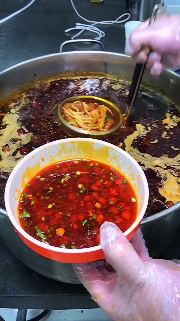 这个特色冒菜太受欢迎了,拍个视频老板都要收费!