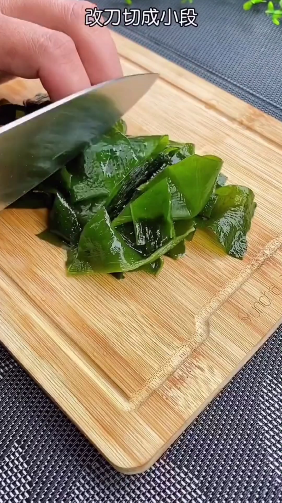 家有小朋友的一定要多给他做这个排骨汤,补脑又补钙,做法简单