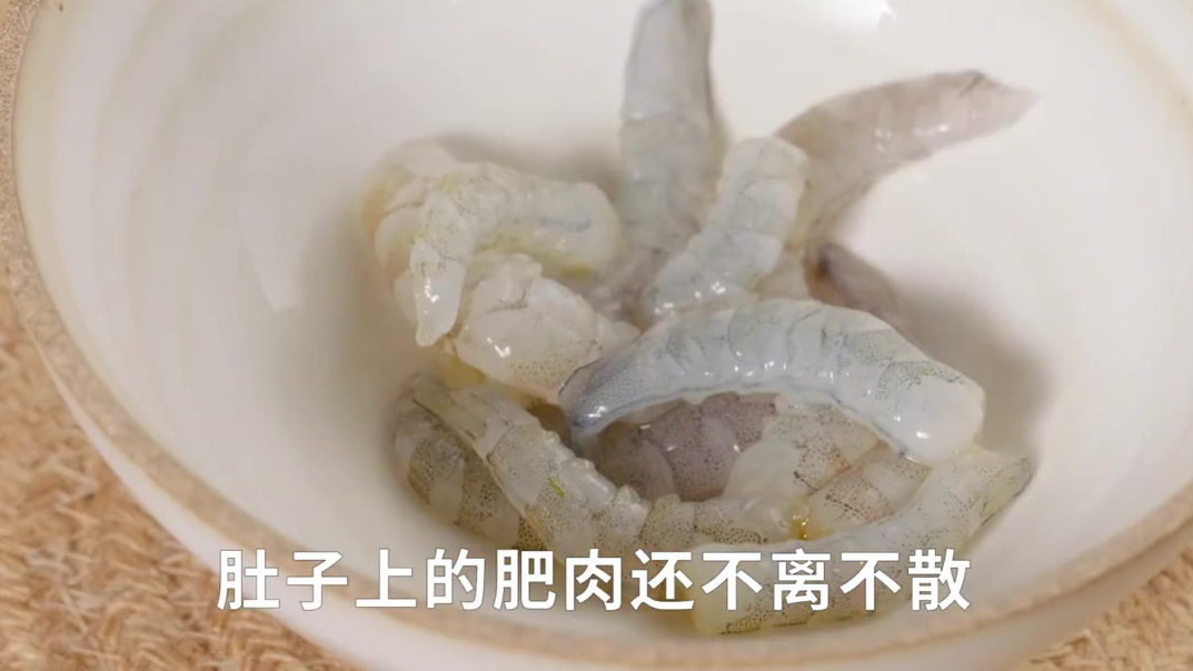 【芙蓉三鲜汤】鲜嫩Q弹的虾仁、像云一般软乎的蛋花、滑溜鲜美的小蘑菇,冬瓜煮的汤底再为这鲜到