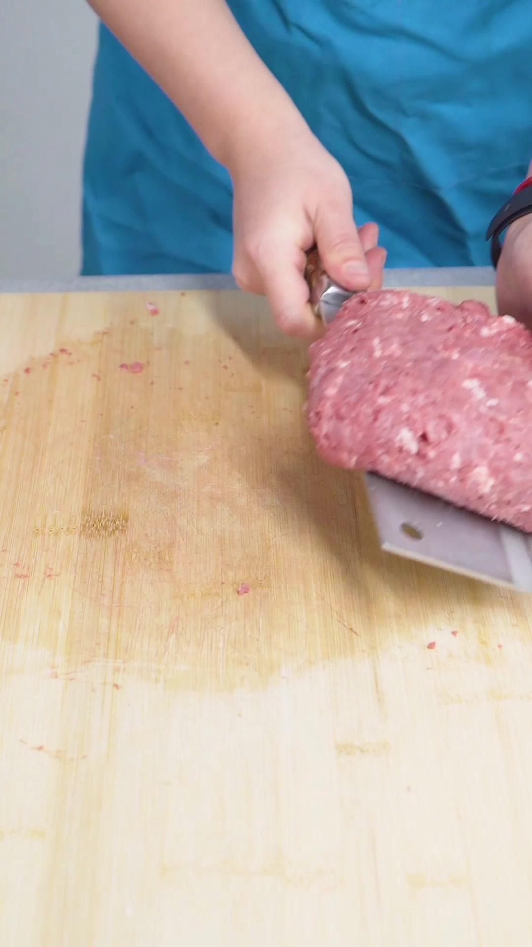 天气有些凉,日子却和暖。让一碗羊肉丸子汤为你带走这一抹微凉