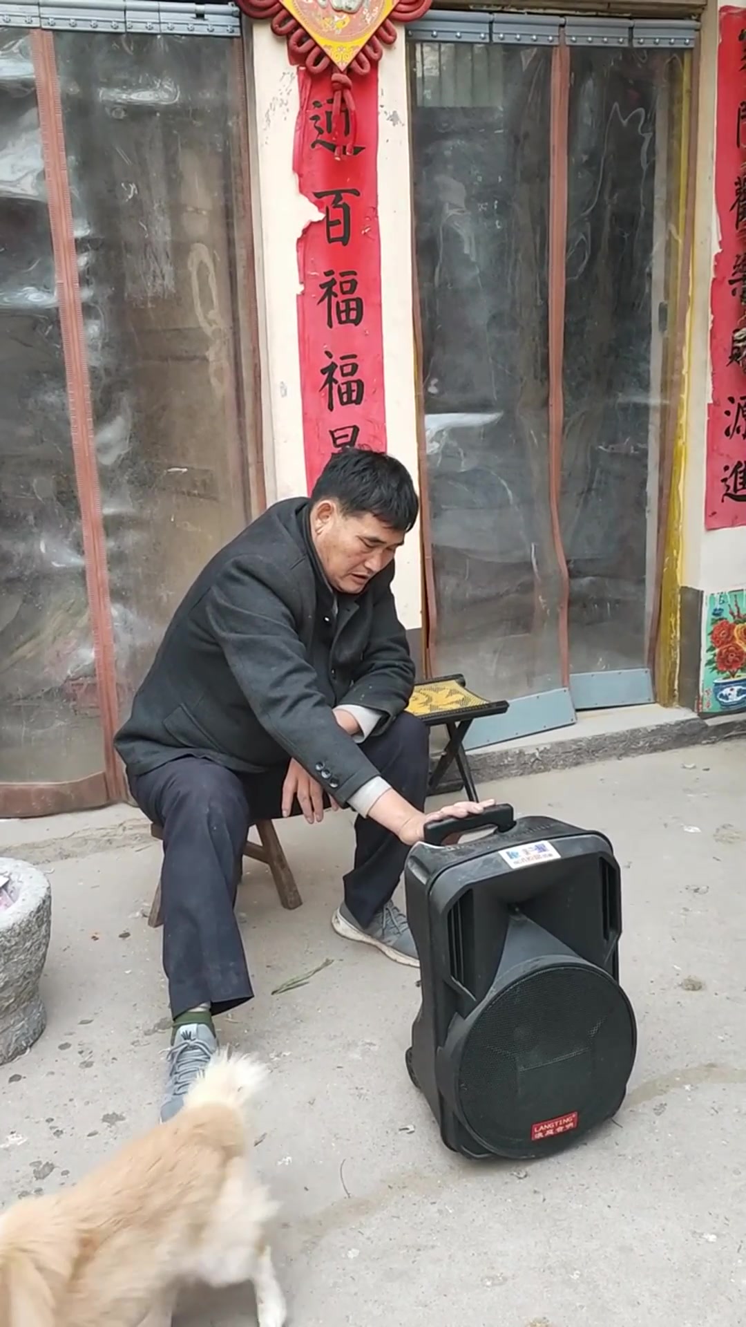 大衣哥下载音乐,教我们跳竹竿舞,听说竹竿是个美女送来的