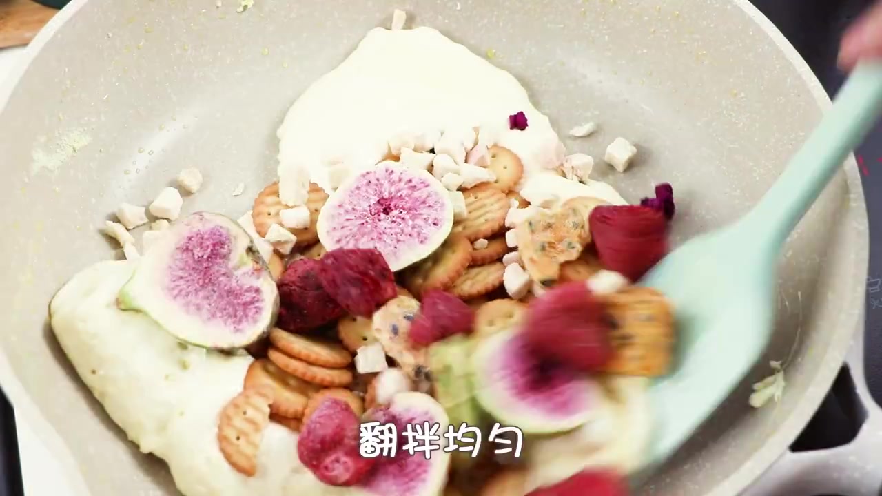 好多人说做出来的雪花酥太甜腻,这次特意研究了一个低糖酸甜的配方,一定要按比例来哦 
