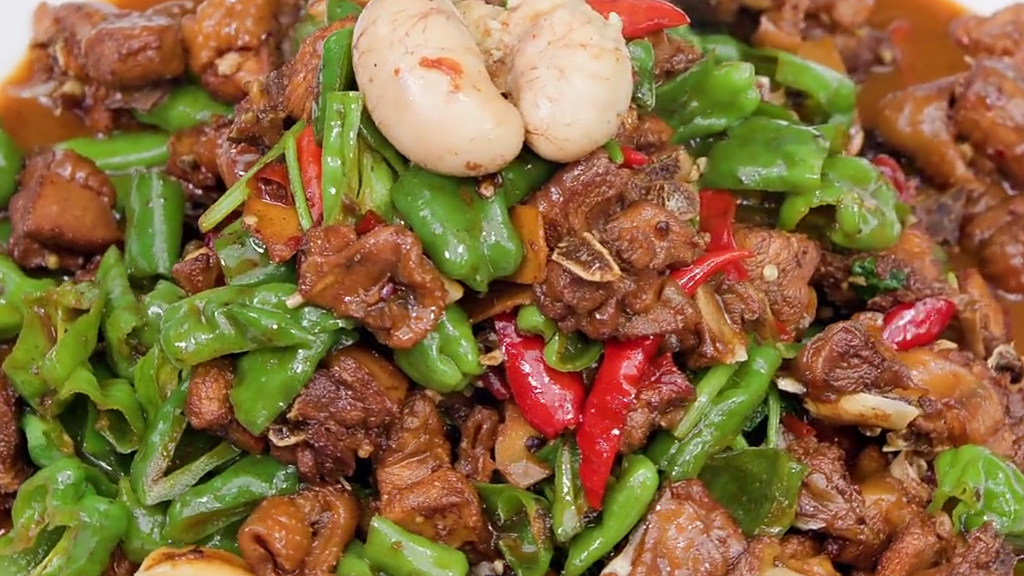 厨师长教你:鲁菜“枣庄辣子鸡”的家常做法,汁香味浓,鲜辣过瘾