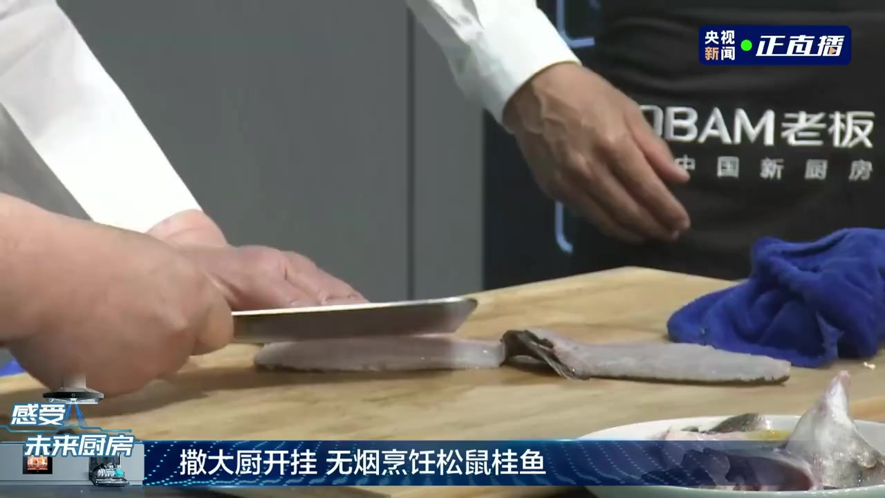 【视频为证!撒贝宁做饭有多吵】自称“泡方便面泡到全北大出名”的撒贝宁,在苏菜大师花惠生的指