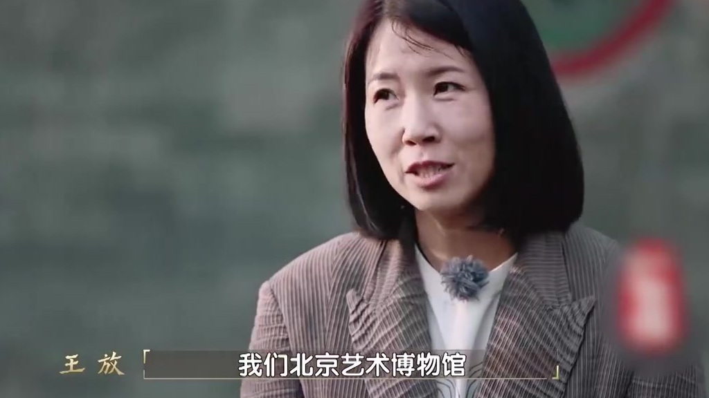 #书画里的中国# “周昉绘画风格颇极风姿,全法衣冠,不近闾里,衣裳劲简,彩色柔丽。”在这种