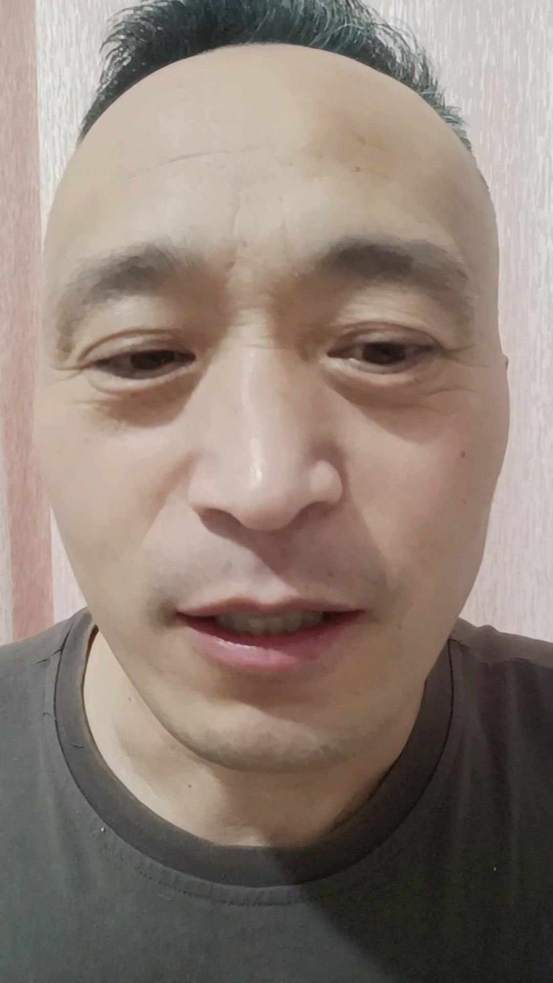 夏天做馒头容易馊,复蒸后底部有黄点,是怎么回事?有解决方法吗