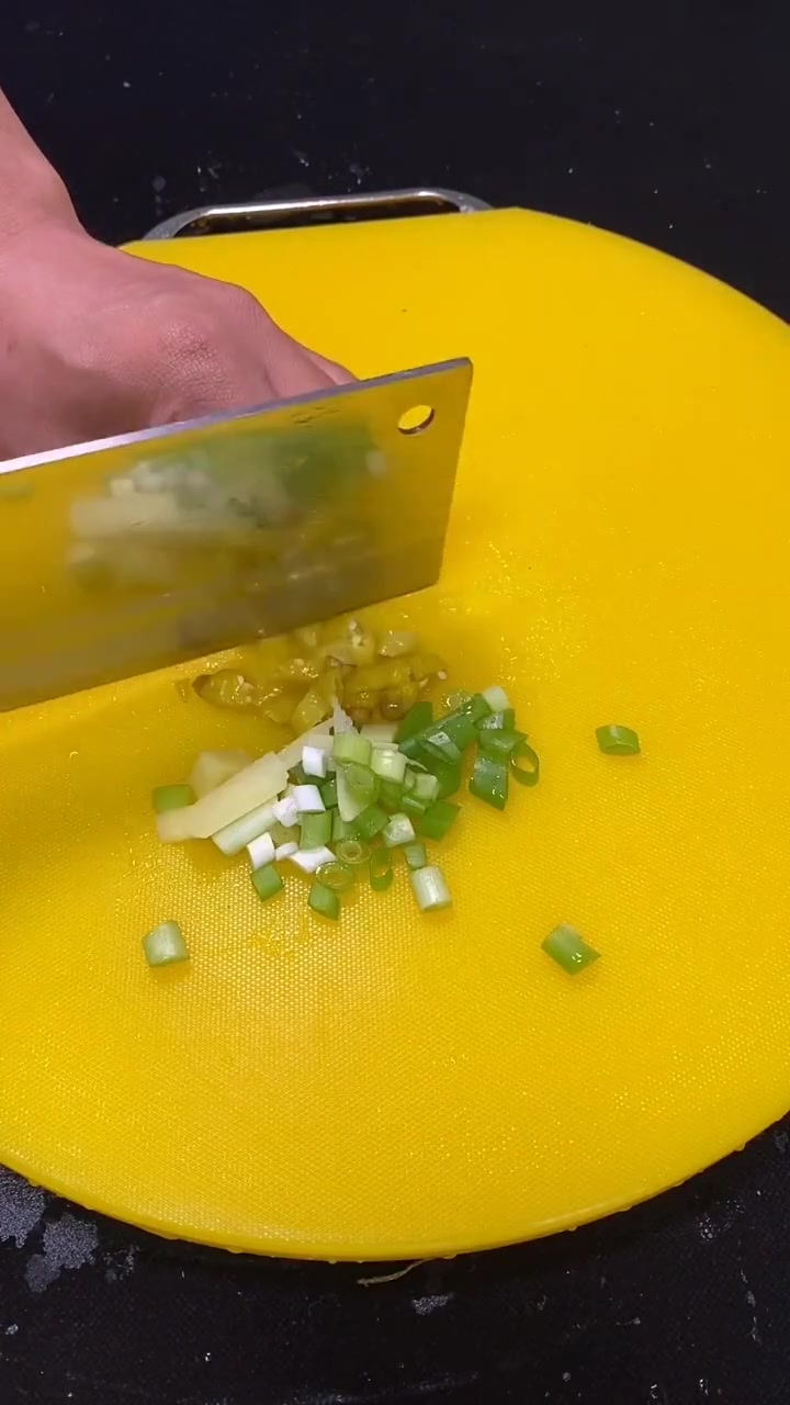 酸菜鱼的家常正宗做法,细嫩爽滑还入味,过程讲解详细,都看饿了