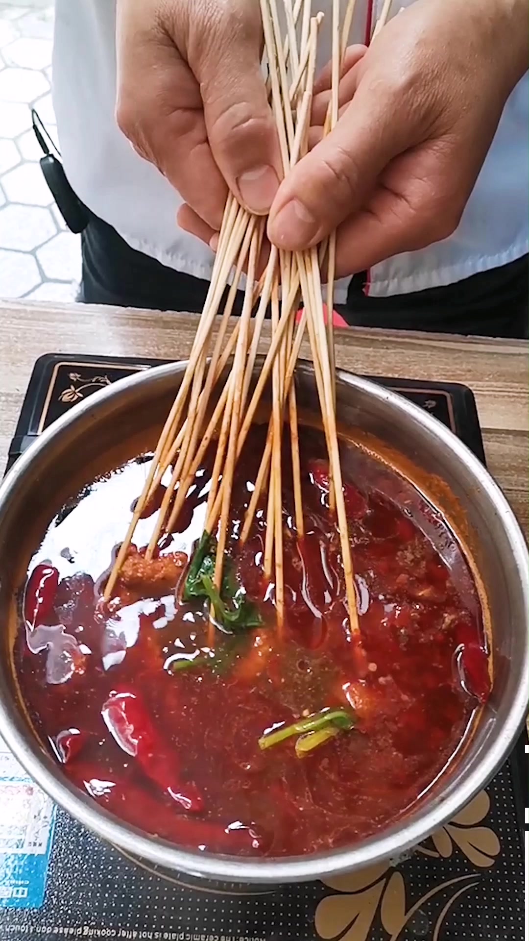 分享火锅串串店价值5000元的麻辣牛肉香菜牛肉的做法,每桌必点