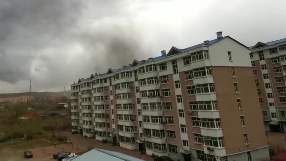 【怕怕怕!龙卷风!黑龙江省鸡西局地突遇龙卷风】5日13时许,在黑龙江省鸡西市恒山区小恒山百