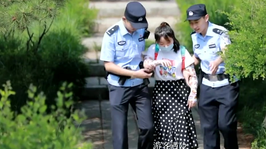 【在云端上的派出所[浮云]】在山东有这样一座建筑,它坐落在云海之中,在群峰如黛的泰山里显得