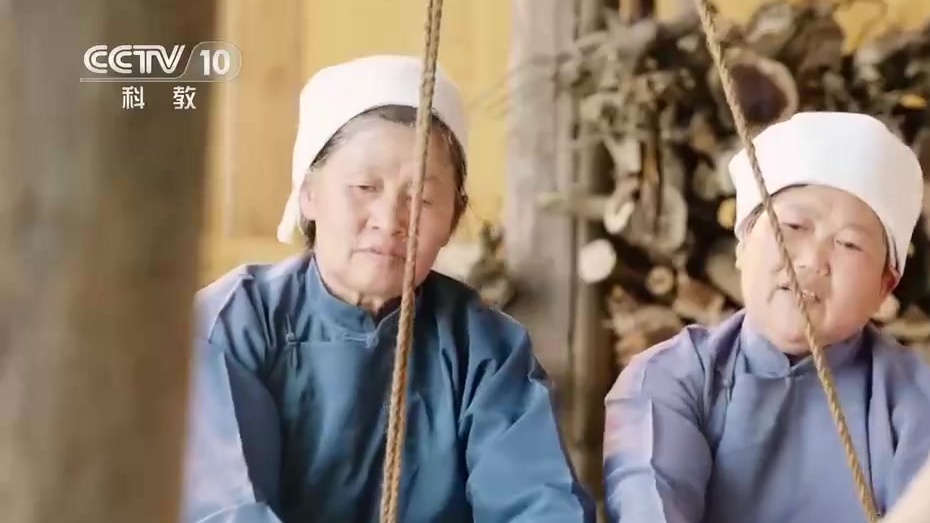 【今晚吃什么?[馋嘴]】土家人自制的豆腐,口味清香、色如白玉,被称为“金豆腐”。黄豆经过磨