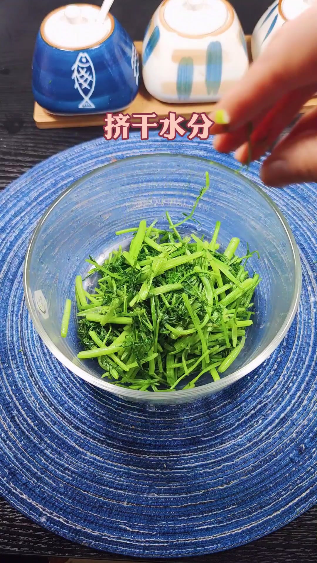 凉拌茴香这么做百吃不腻,清脆爽口