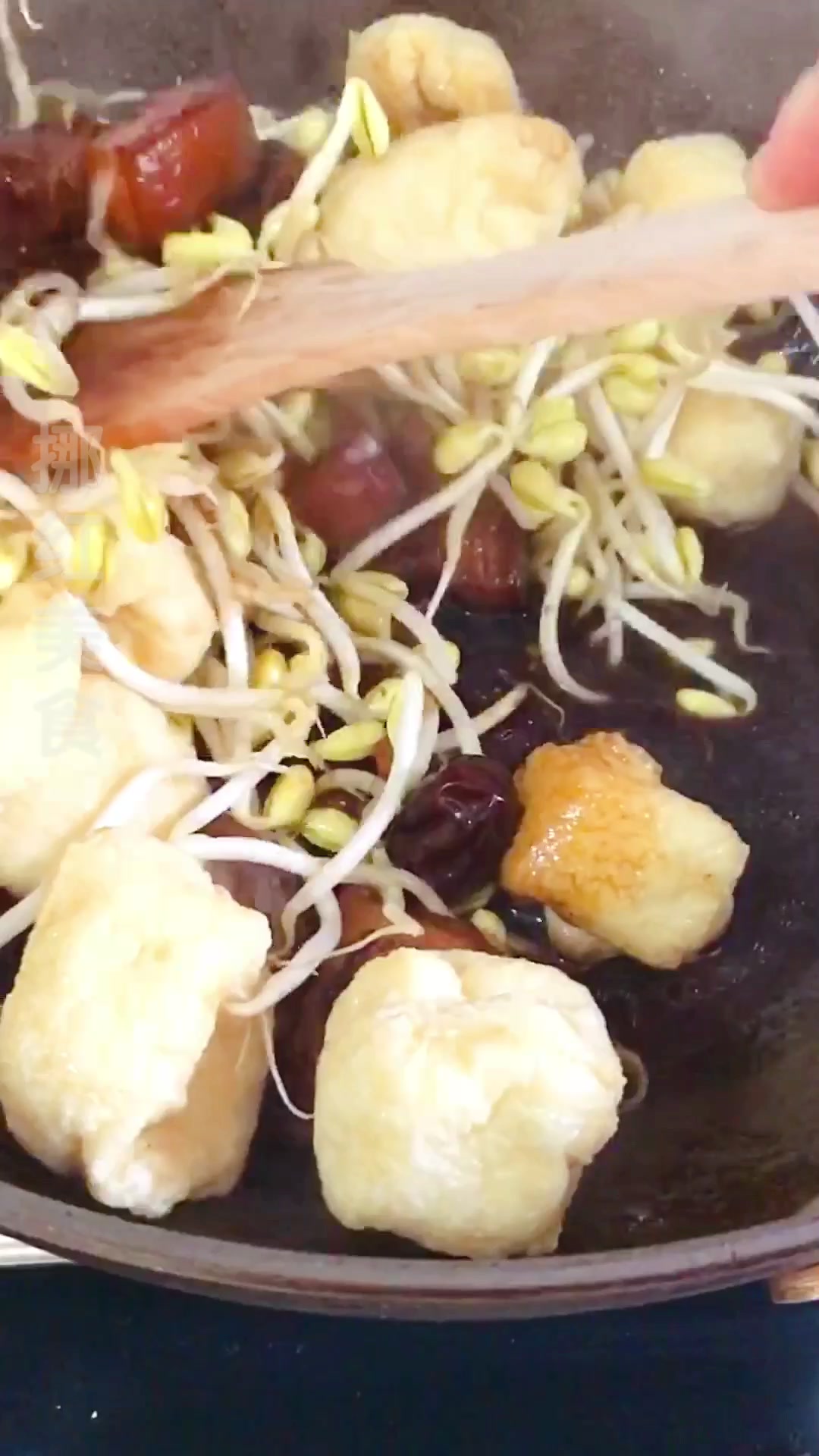 做红烧肉别炒糖色了,一个小妙招,上色红又亮,再不会炒黑