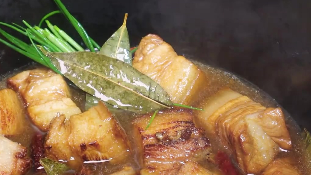 做红烧肉,切记别焯水和用水炖 做红烧肉,切记别焯水和用水炖,教你一招,肥而不腻,入口即化!