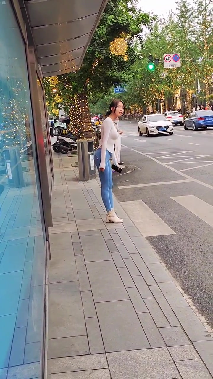 春熙路偶遇仙女下凡,比迪丽热巴还漂亮,是我见过最漂亮女孩子!