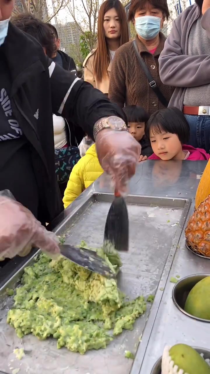 炒酸奶还能这样做?看到老板的配料时,是拿我当三岁小孩的吗