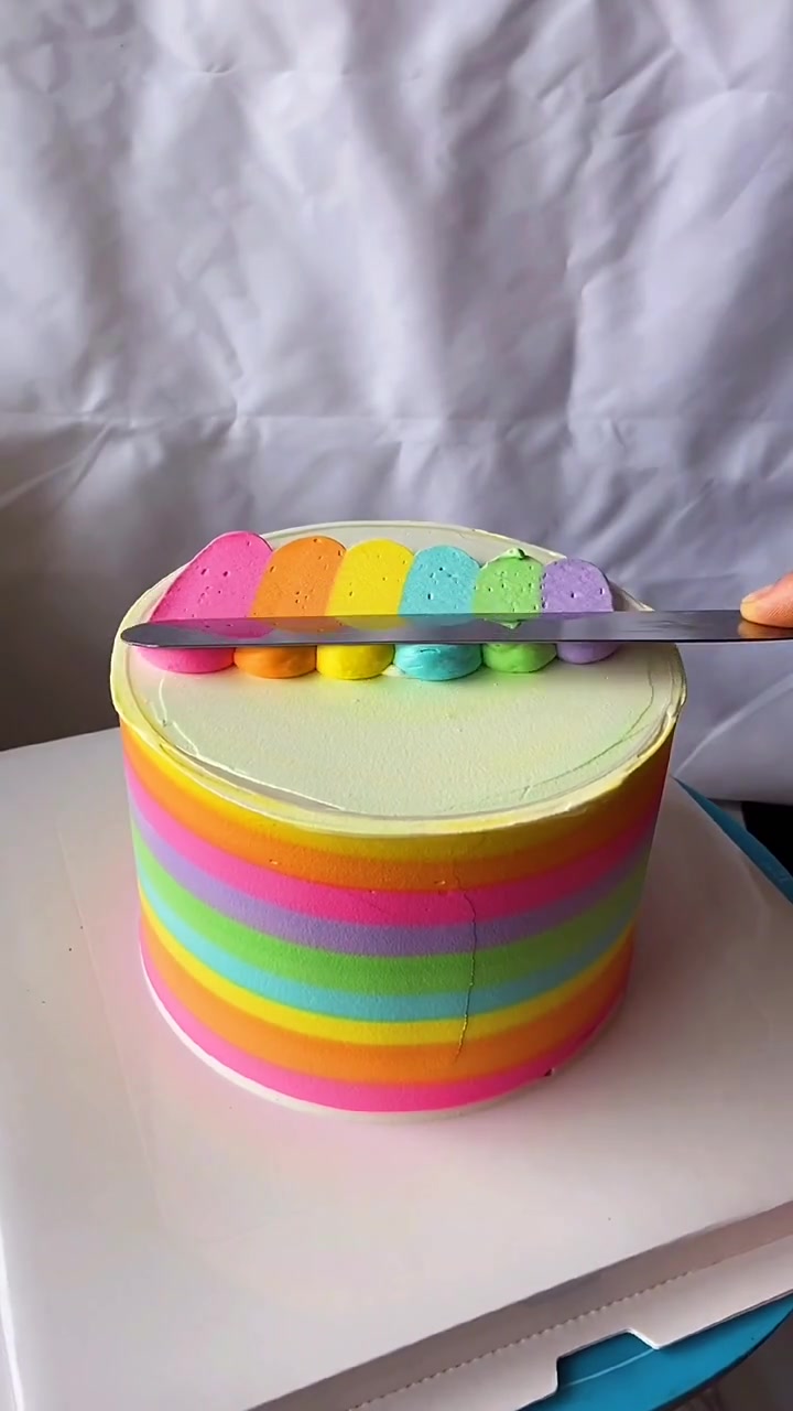 创意彩虹蛋糕,做法是不是很简单呢?