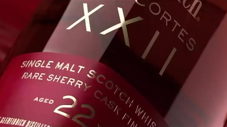 磅礴除了研究当季新款、出席时尚活动外,还有一项爱好:品酒。尤其是经过长时间酿造的威士忌,色