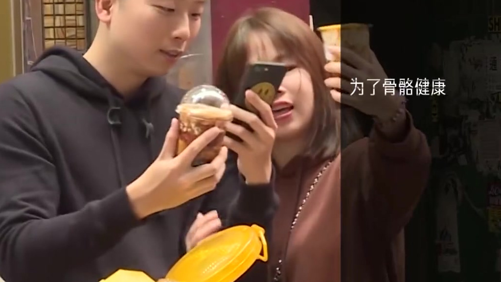 街上随处可见奶茶店的身影,一杯“续命”奶茶似乎成为年轻人生活中不可缺少的一部分,你也是奶茶
